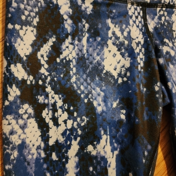 ALO Yoga Airbrush Electric Blue Python Snakeskin Leggings Women's Small S Yoga - Picture 6 of 9